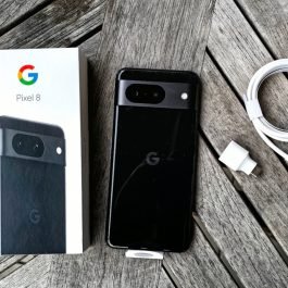 Google Pixel 8 : 8GO/128GO Noir, Performance Inégalée, Technologie de Pointe